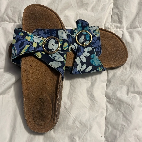 Arie Slides - Picture 1 of 2